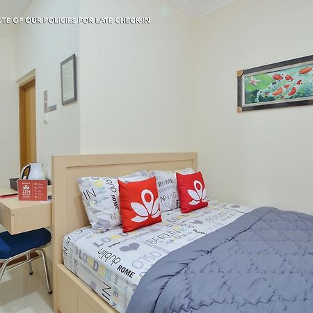 Zen Rooms Near Stasiun Sudirman Jakarta Buitenkant foto