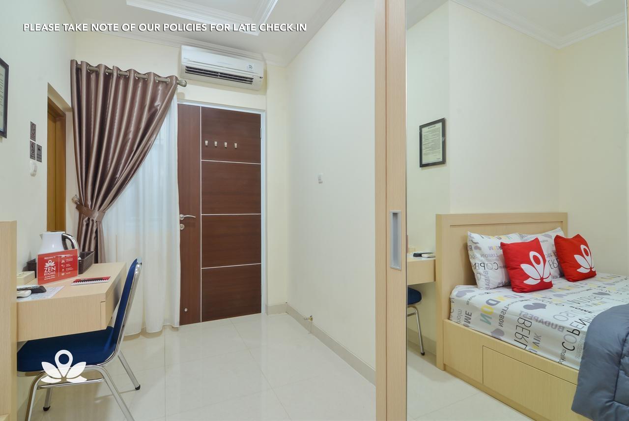 Zen Rooms Near Stasiun Sudirman Jakarta Buitenkant foto